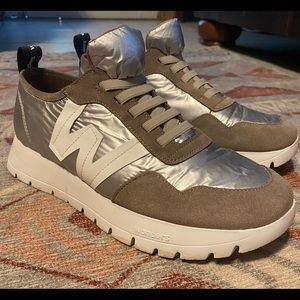 Wonders Tennis Shoes Women’s